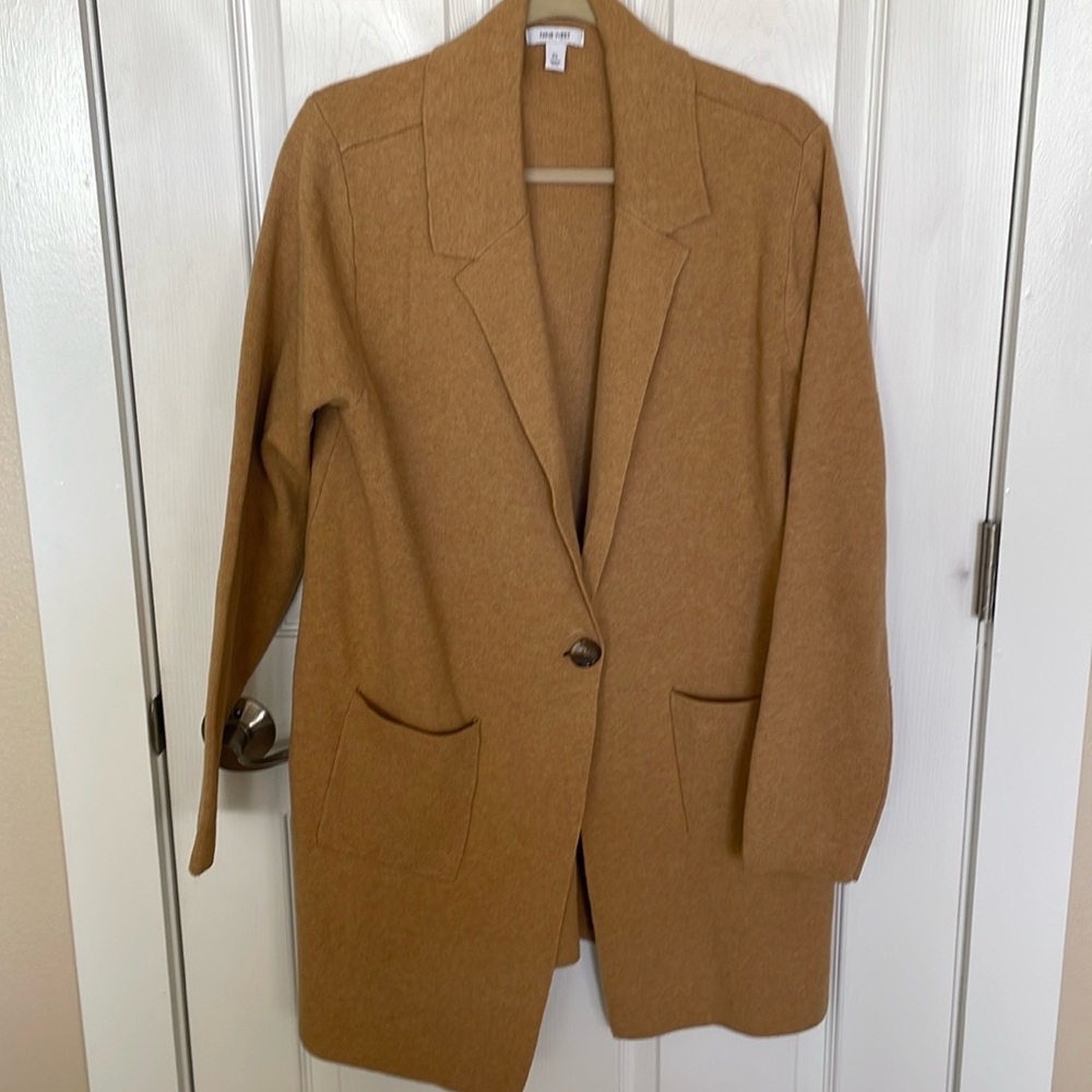 Nine West extra large, long camel jacket with one button closure and two pockets